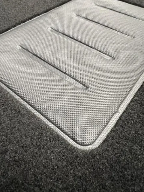 Kit 4 Tapis de sol Auto pour RENAULT CLIO V depuis 2019, avec sigle CLIO, avec CLIPS, Neuf