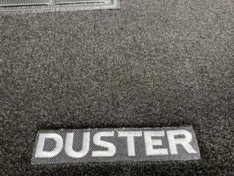 Kit 4 Tapis de sol Auto pour DACIA DUSTER I phase 2, 2013-2017, avec sigle DUSTER, moquette noire, avec CLIPS, Neuf